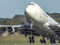 시골 마을에 뒤덮은 이상한 '악취' 알고보니…회항 비행기가 100t 뿌려