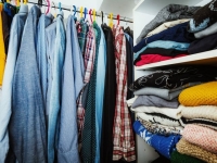 옷장 열었더니 최대 300만원씩 '따박따박'…젊은층에 유행 중인 부업[세계는Z금]