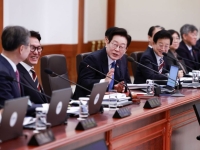 첫 청와대 국무회의, 李대통령 "수출 사상최대, 국민·기업 덕분"