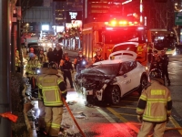 서울 종각역 앞 3중 추돌사고…보행자 40대 여성 사망·9명 부상(종합)
