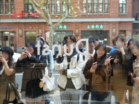 첫 팝업 오픈 소식에 1만명 '우르르'…SNS 입소문 타고 던스트 中서 '대흥행' 