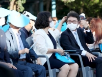 부부 된 동갑내기 캠퍼스 커플…