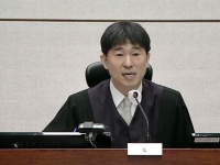 공수처, '룸살롱 접대 의혹' 지귀연 부장판사 불구속 기소