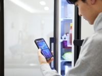 밥 먹다 말고 사고 또 사고…