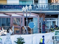 '미필적 고의 살인' 적용되나…스위스 화재 참사 당시, 비상구 잠겼다