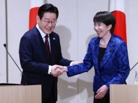 다카이치, 손목서 '이것' 포착…돌연 '일정 취소'까지, 무슨 일