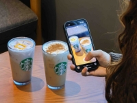 '프렌즈' 효과 톡톡…스타벅스 컬래버 음료, 출시 2주 만에 100만잔 판매