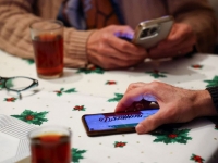 인터넷 끊긴 이란, 어떻게 소통하나 봤더니…너도나도 '비트챗' 깔았다