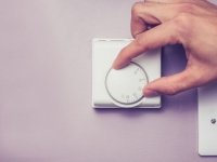 38%나 치솟은 전기료 고지서에 부글부글…