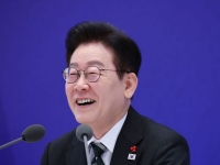 李대통령, '사랑하는 강훈식의 출마' 질문에 "저는 제 아내를 사랑합니다"