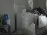 난방 끄고 집 비웠다가 '진짜 냉동고'를 봤다…얼음성 아파트 나온 캐나다