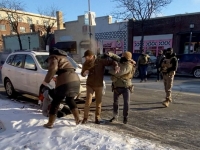 트럼프, SNS에 '미네소타 총격사망자' 총기 사진 올리더니 한 말