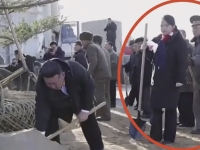 백두혈통에 손을 댔다고?…김정은 딸 건드리는 장면, 그대로 방송