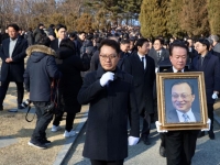 '마지막까지 나랏일' 故 이해찬 전 국무총리 영면에 들다