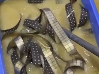 휴대폰서 금 나온다고?… 금값 폭등에 '유심 연금술' 진위 논란