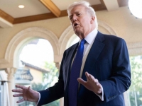 트럼프, 군사 개입 시사하면서도 