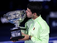 알카라스, 호주오픈 제패… ‘우상’ 나달 넘어 최연소 커리어 그랜드 슬램