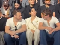 '쩍벌' 서양인 사이 낀 정해인…"투명인간 취급" 인종차별 논란