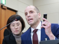 자세 낮춘 쿠팡 로저스, 임직원에 