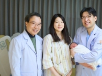 35년 전 신생아가 '엄마' 돼 출산…의사 父子와 특별한 인연