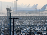 할아버지 '새 차' 뽑을 때 손자는 '공유차' 탔다…2030 신차등록 '10년래 최저'