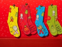 '혹 하게' 양말도 넣어 5000만 켤레 팔더니…'가성비' 맥도날드 실적 날았다