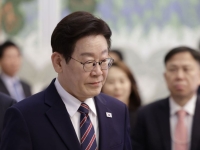 李대통령 "언론이 벌떼처럼 왜곡보도, 부동산 투기 억제 무산시켜"