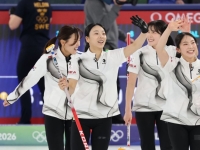 女컬링, 스웨덴 8-3 제압…준결승 진출 청신호