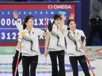 한국 여자 컬링, 오늘 밤 일을 낸다…캐나다 잡으면 4강 진출