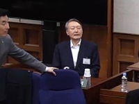 '무기징역' 윤석열, 다시 서울구치소 2평 독방으로…저녁은 미역국·잡곡밥