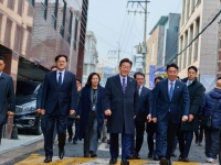 [단독]靑 업무량 역대 최고 수준…1인당 초과근무 月62시간