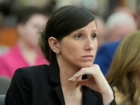 남편 '추모 동화책' 쓴 美작가, 독살 혐의로 기소…법정서 '진실 공방'