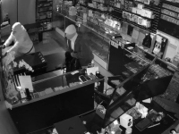 귀금속 눈길도 안준 도둑들 '이것' 싹쓸이한 이유 있었네…한 장 200억에 팔리기도