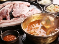 찌개 하나 놓고 여럿이 숟가락 푹…'암' 부르는 원인이었다
