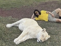 '약물 사자와 한 컷?' 논란에…노홍철 