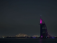 '무차별 공격'에 두바이 랜드마크 '활활'…드론 공격 막았지만 파편에 화재[美 이란 공습]