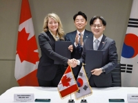 '60조 잠수함' 수주 지원사격…캐나다 날아간 김정관