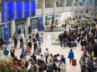 "연예인 보자" 공항 몰리는 인파…정부, 관리 방안 마련한다 