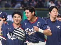 "행운 빌며 찼다" 이정후 목에 '반짝'…1500만원 목걸이 뭐길래