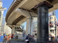 "이게 뭐야?" 눈을 의심…도심 한복판에 '수퍼마리오' 처럼 솟아오른 파이프