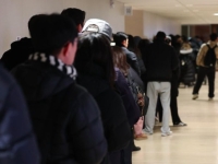 "4시간 웨이팅은 기본, 두쫀쿠 때보다 난리"…SNS 타고 번지는 '초단기 유행'[지금 사는 방식]