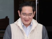 이재용 또 '완판남' 되나…출장길 560만원짜리 조끼 화제