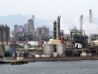 FT "호르무즈 봉쇄에 납사 품귀…한·일 석유화학업계 위기"