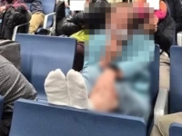 흰 양말 신고 앞좌석에 발 '턱'…필리핀 공항서 포착된 '민폐' 한국인