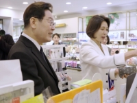 "李대통령 부부도 사간 화장품"…전통시장서 고른 K뷰티 '화제'