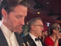 오스카 객석서 韓 라면 봉지째 '후루룩'…먹방한 감독 정체