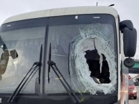 고속도로 '날아온 바퀴' 참사…부상 속 승객 지킨 버스기사 숨져