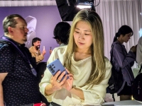 20~30도만 기울여도 안보인다…'케데헌' 메기 강 감독도 확인해본 그 기능