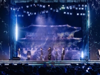 '왕의 길' 따라 귀환한 BTS, 광화문서 새로운 우주를 열다