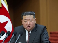 北김정은 "韓, 가장 적대국…건드리면 무자비한 대가 치를 것"